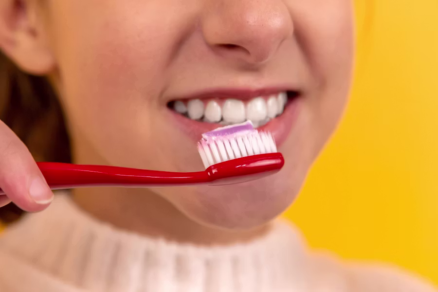 Pulizia professionale dei denti in studio — Studio Medico Odontoiatrico Ferrari & Soli